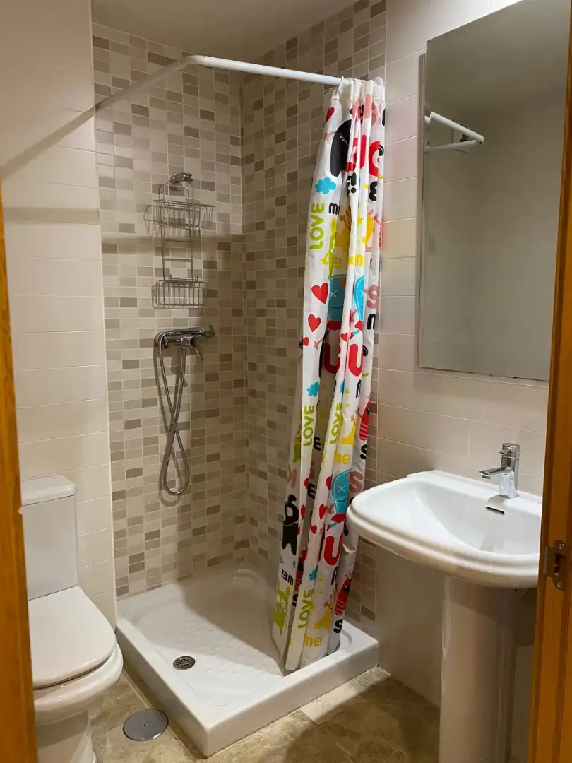 Baño de Piso de alquiler en Córdoba con Aire acondicionado, Calefacción y Amueblado