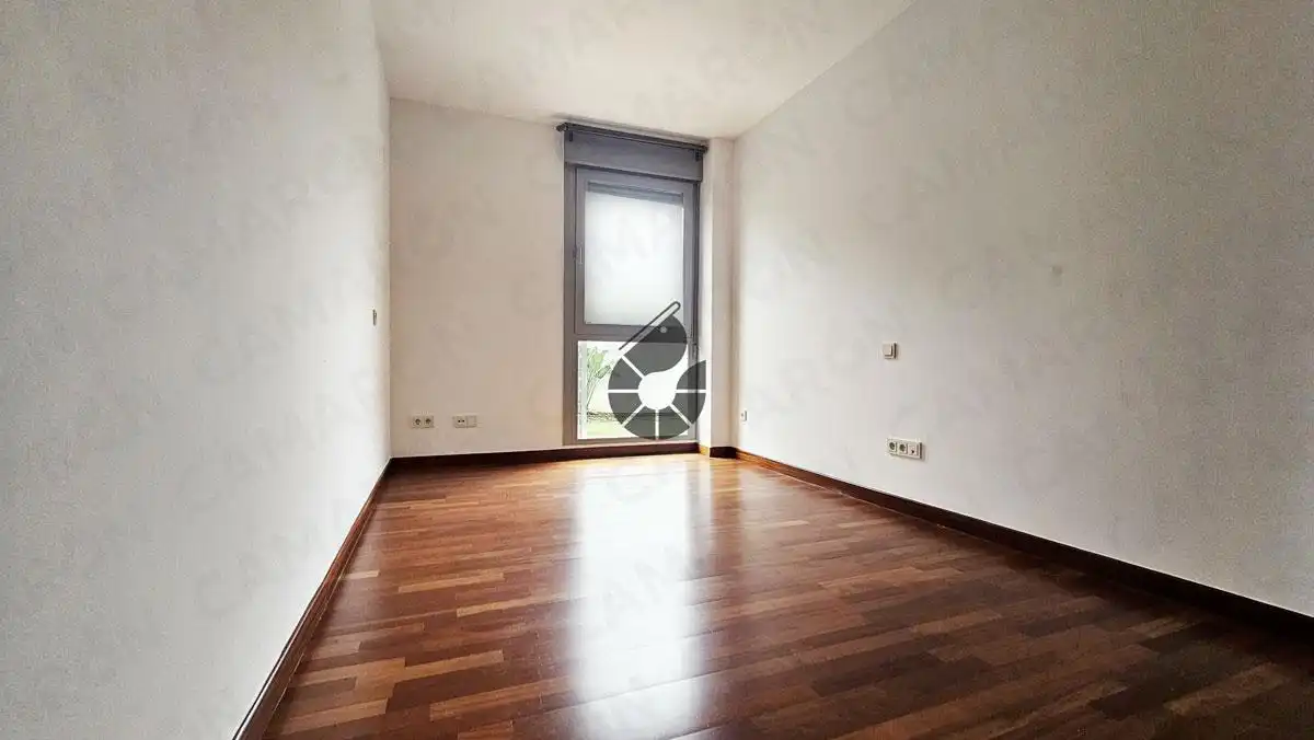 Habitación de Piso en venta en Mairena del Aljarafe con Aire acondicionado, Trastero y Piscina comunitaria