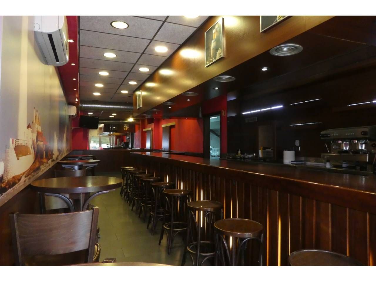 Local de lloguer a Carrer d'Àngel Guimerà, Sant Hipòlit de Voltregà