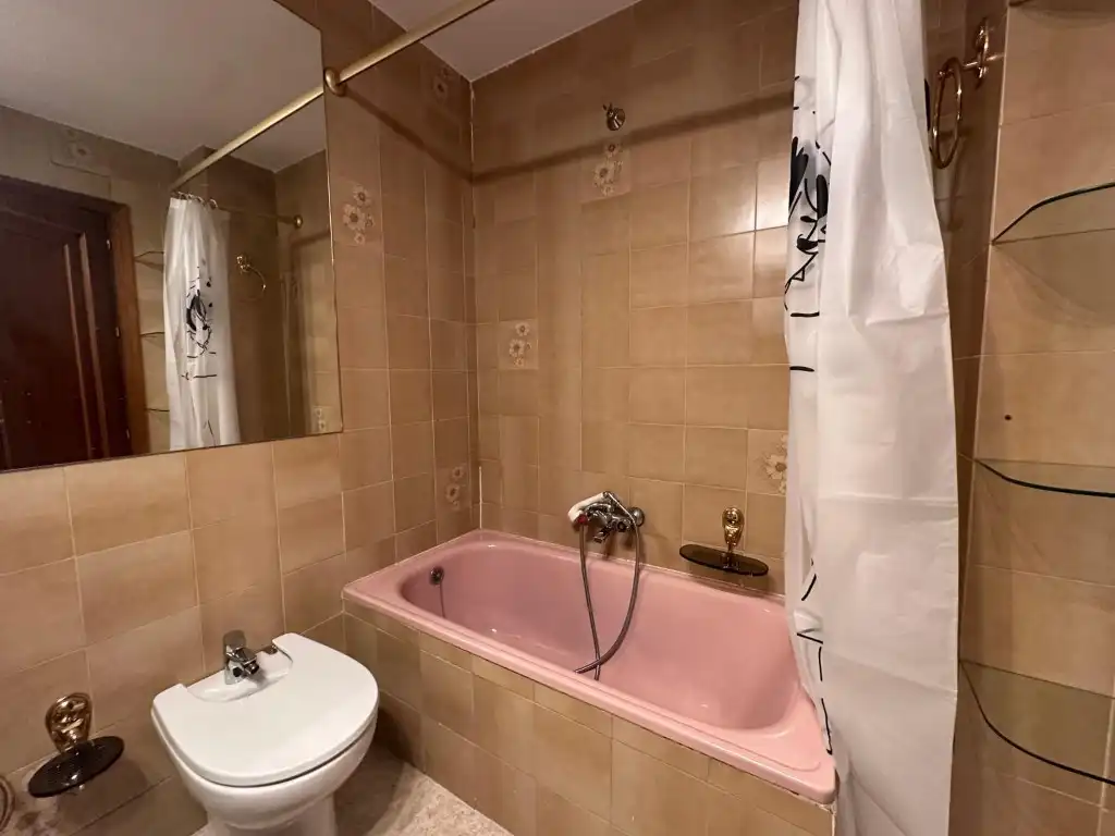 Bathroom of Flat for rent in Córdoba