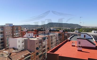 Vista exterior de Pis en venda en Alcalá de Henares amb Terrassa