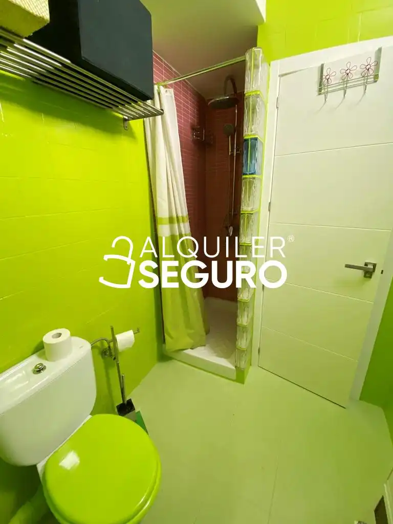 Bathroom of Flat for rent in Madrid  with Air Conditioner, Heating and Terrace