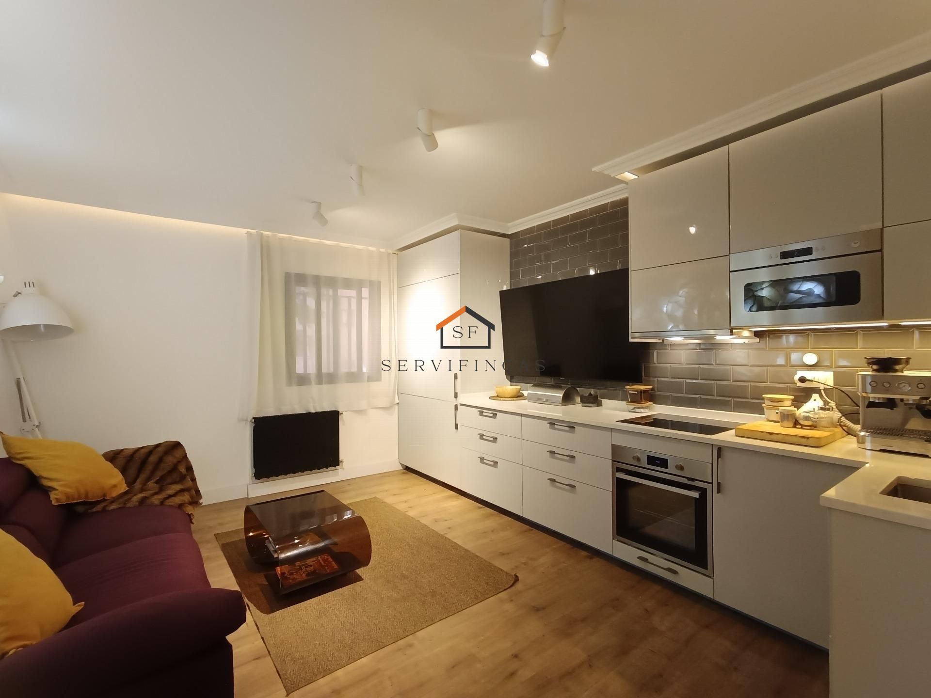 Living room of Flat for sale in  Madrid Capital  with Air Conditioner, Heating and Community pool