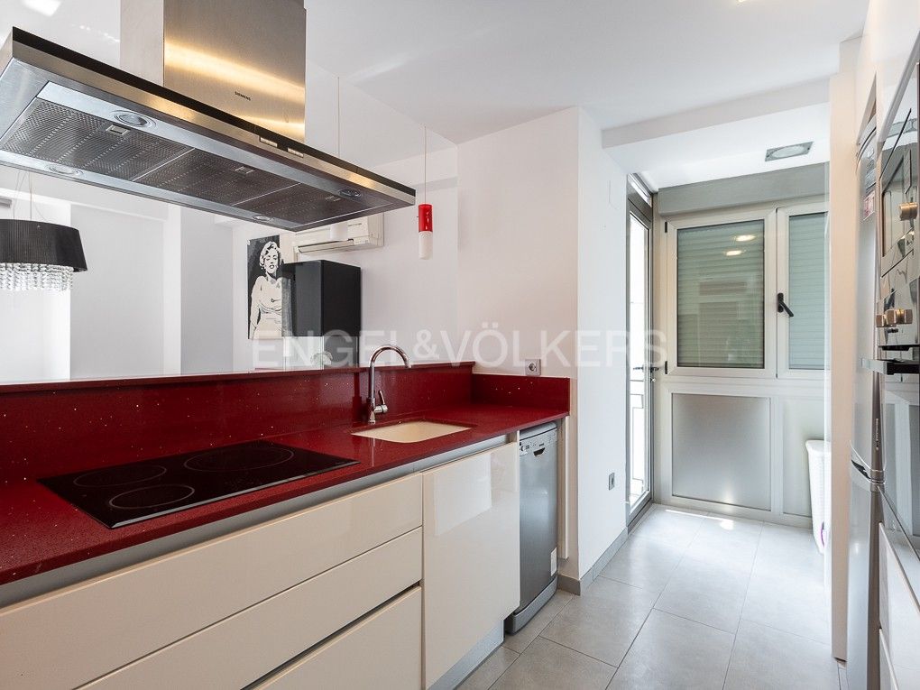 Cuina de Pis de lloguer en  Valencia Capital amb Aire condicionat, Calefacció i Moblat