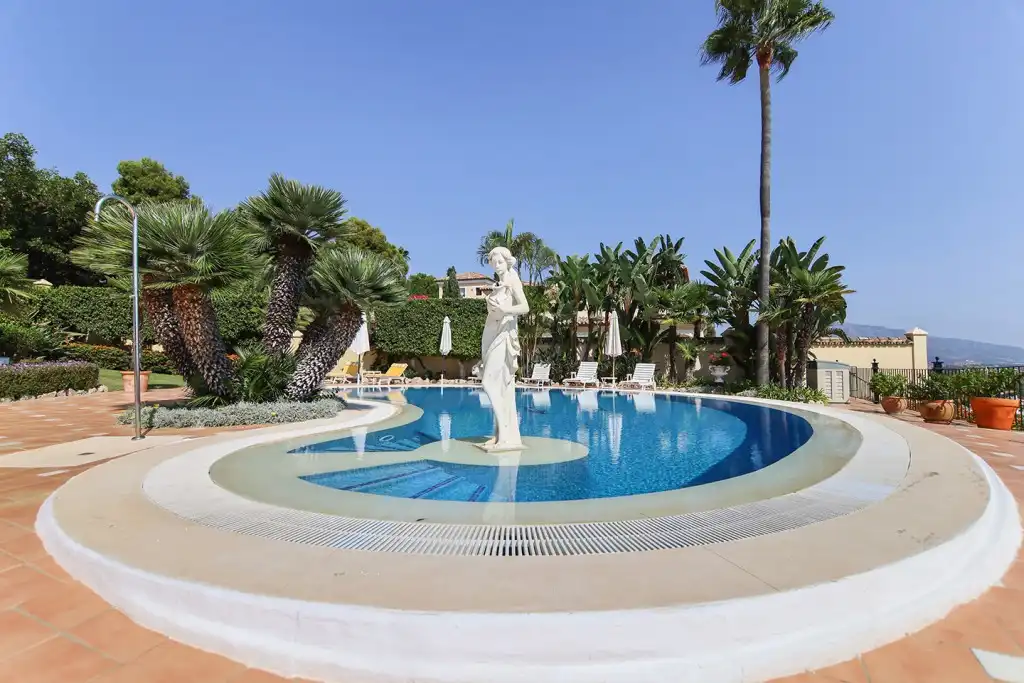 Chalet con piscina en venta en Benahavís pueblo, imagen 4