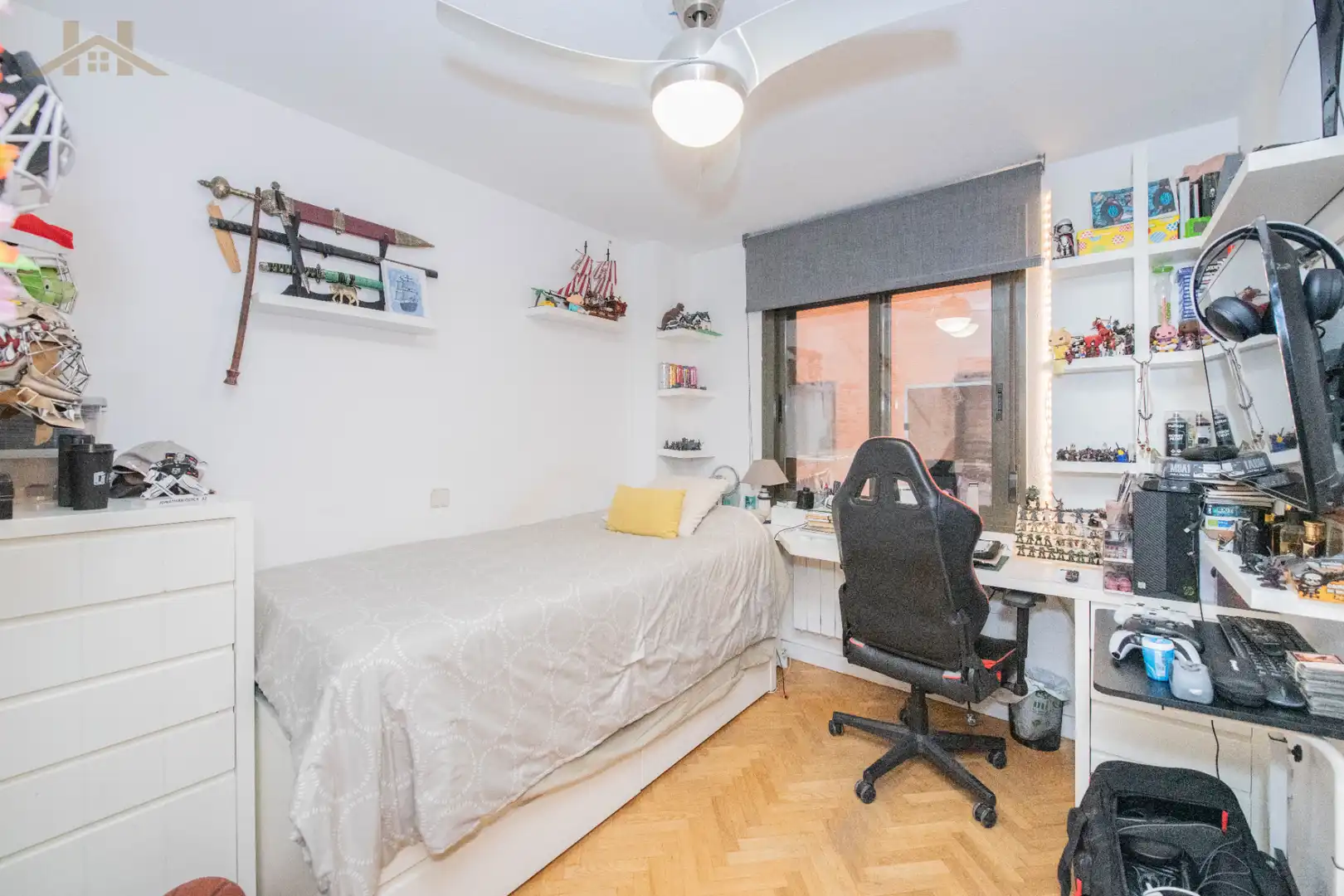 Schlafzimmer von Wohnung zum Verkauf in Tres Cantos mit Klimaanlage, Heizung und Möbliert