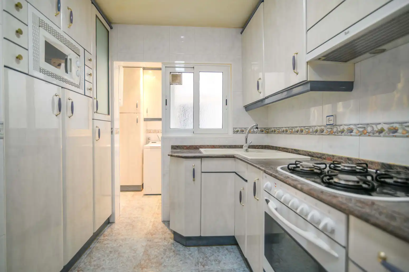 Cocina de Piso en venta en Cornellà de Llobregat con Aire acondicionado, Calefacción y Balcón