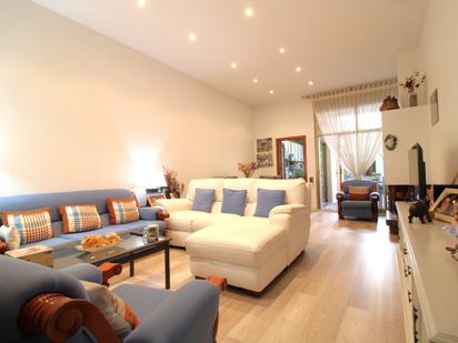 Living room of Single-family semi-detached for sale in Sabadell  with Air Conditioner, Heating and Parquet flooring