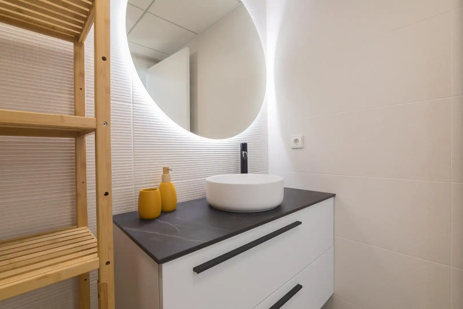 Badezimmer von Wohnung zur untervermieten in Elche / Elx mit Möbliert und Balkon