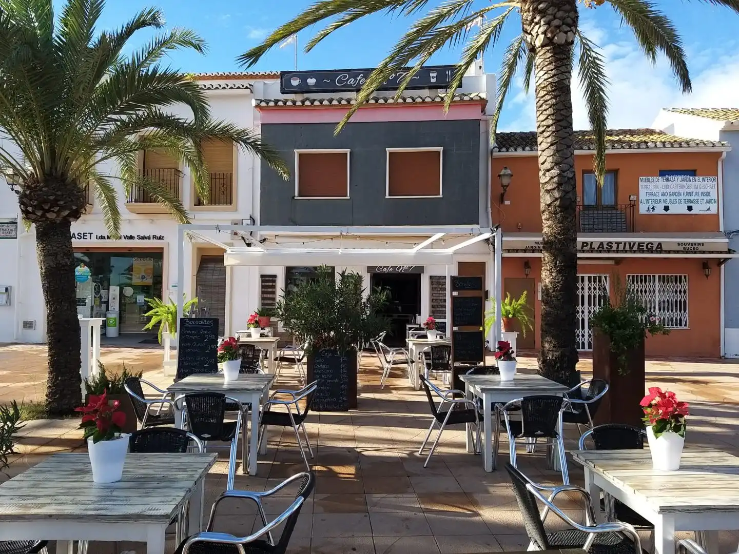 Local comercial de lloguer a Placa del Raset 7