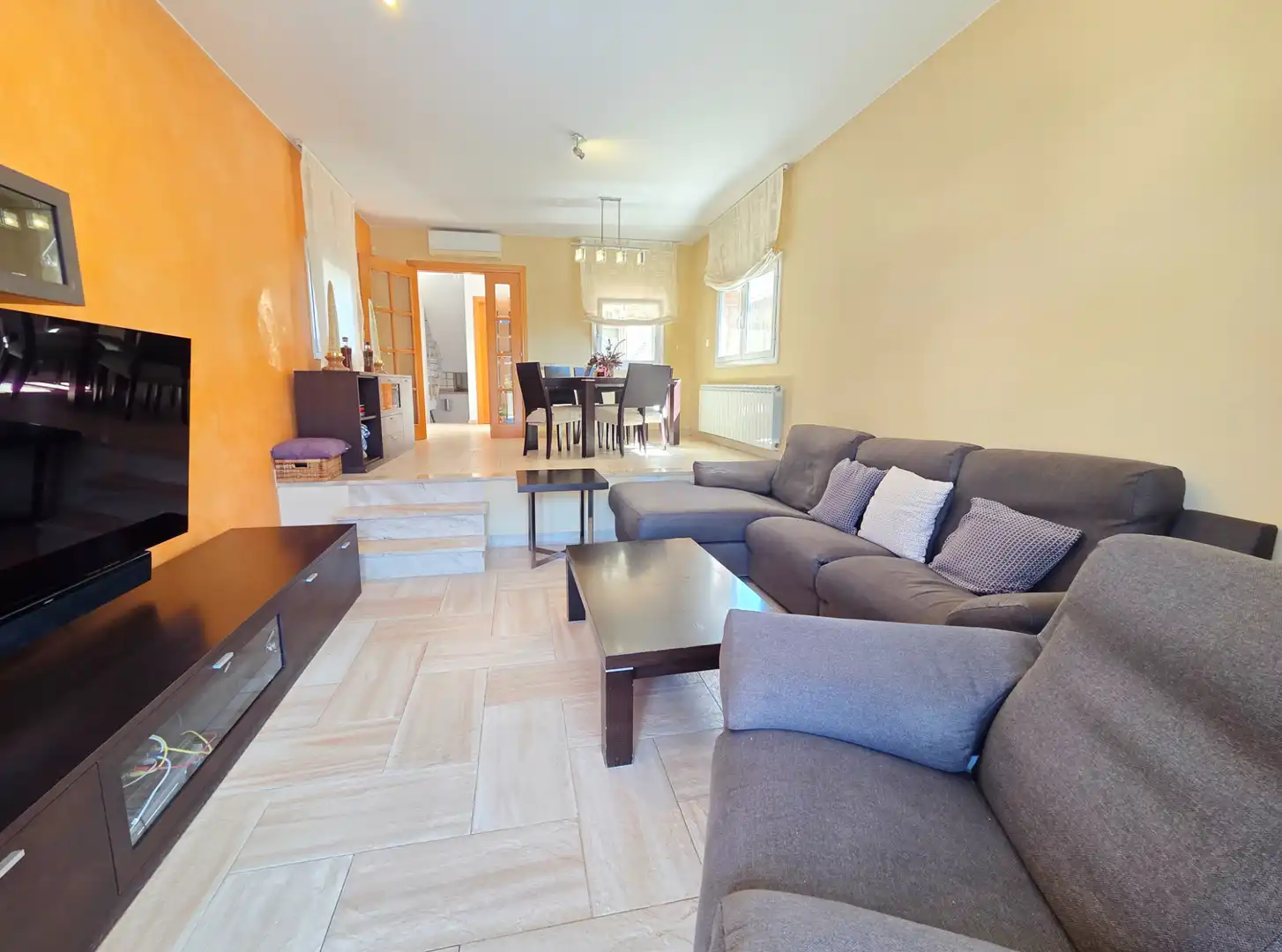 Sala de estar de Casa o chalet en venta en Cerdanyola del Vallès con Aire acondicionado, Calefacción y Jardín privado