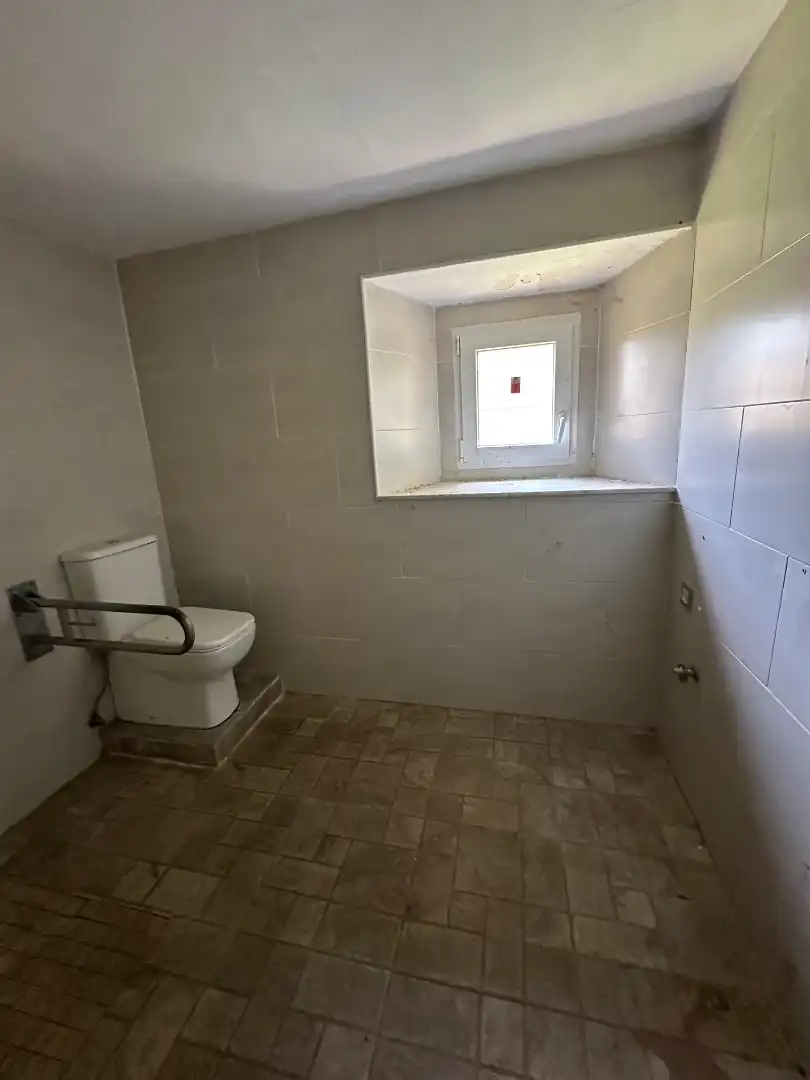 Badezimmer von Country house zum Verkauf in Aguilar de Campoo mit Balkon