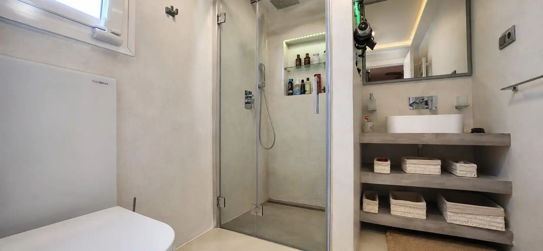 Bany de Casa o xalet en venda en Marbella amb Aire condicionat, Calefacció i Jardí privat