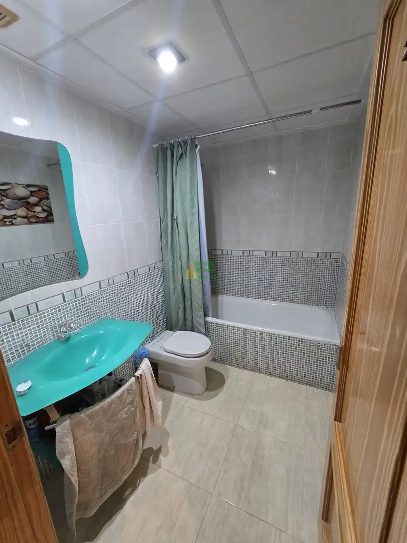 Baño de Apartamento en venta en Lorca con Aire acondicionado, Terraza y Trastero