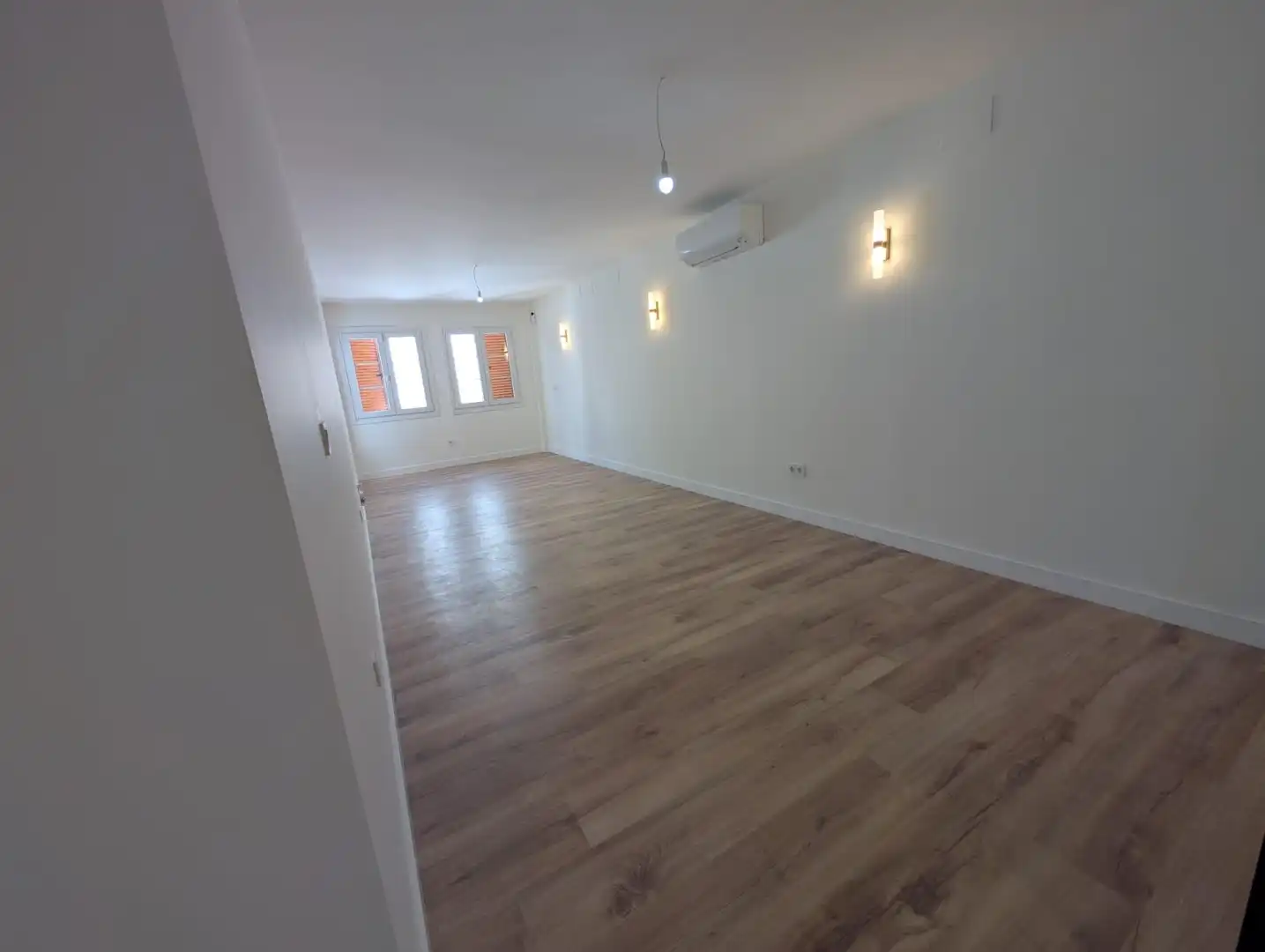 Wohnung zur Miete in Sevilla mit Klimaanlage, Heizung und Balkon