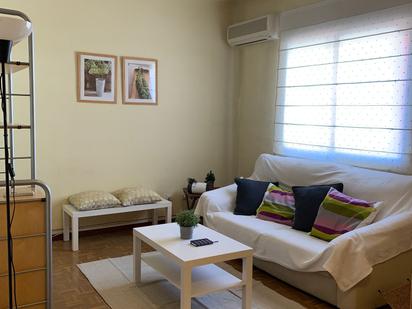 Living room of Flat to rent in  Madrid Capital  with Air Conditioner, Heating and Parquet flooring
