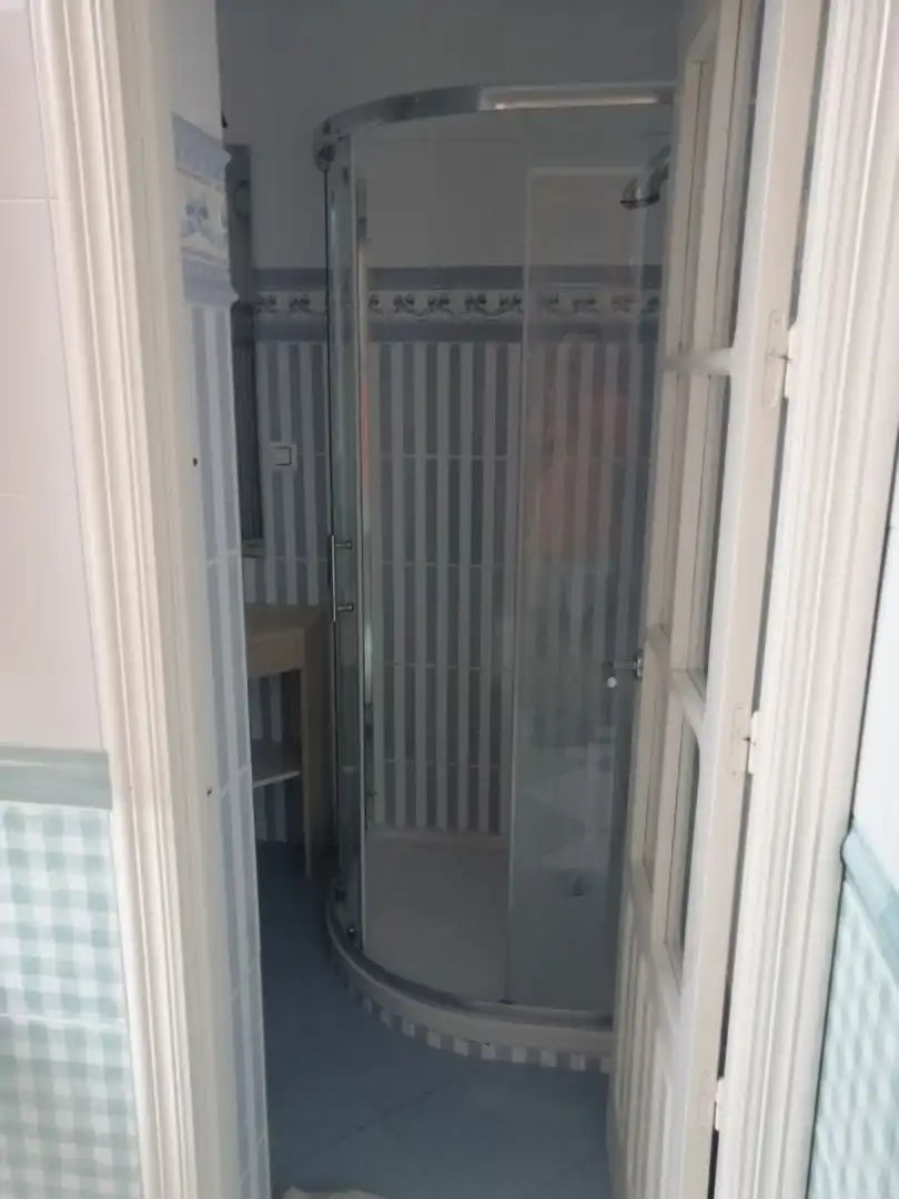 Bathroom of Flat for sale in Sevilla  with Air Conditioner, Furnished and Oven