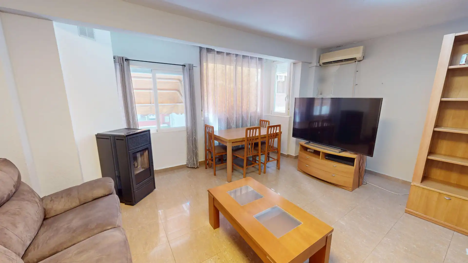 Sala de estar de Dúplex en venta en Benidorm con Aire acondicionado, Terraza y Amueblado