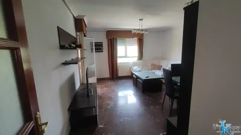Sala d'estar de Pis en venda en Linares amb Aire condicionat, Moblat i Balcó