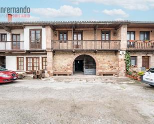 Vista exterior de Casa o xalet en venda en Torrelavega  amb Calefacció, Jardí privat i Traster