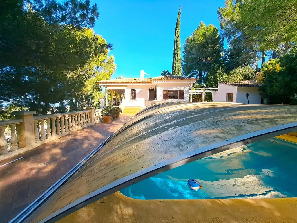 Vista exterior de Casa o xalet en venda en Dénia amb Aire condicionat, Calefacció i Jardí privat