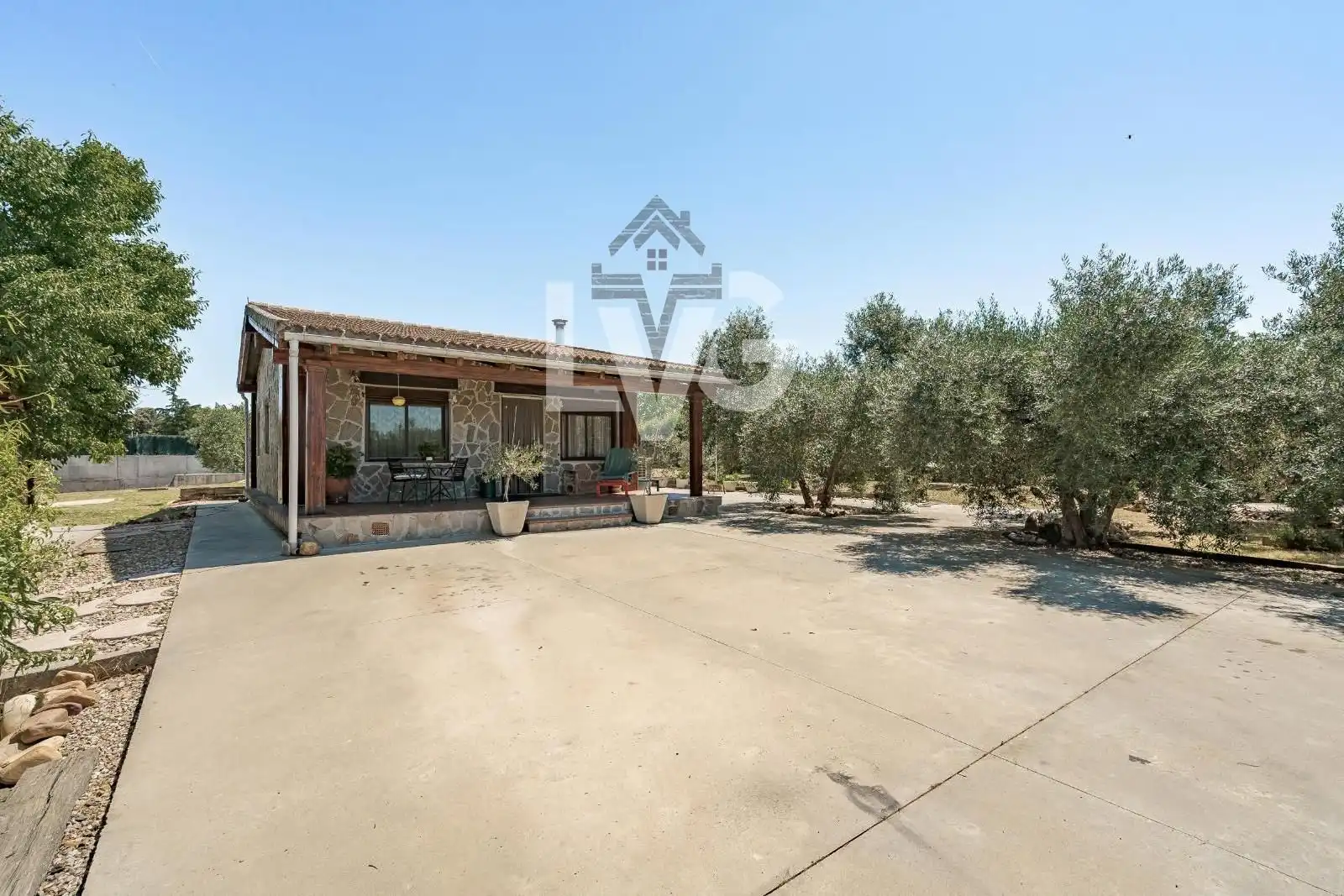Außenansicht von Haus oder Chalet zum Verkauf in Valdetorres de Jarama mit Klimaanlage, Heizung und Privatgarten