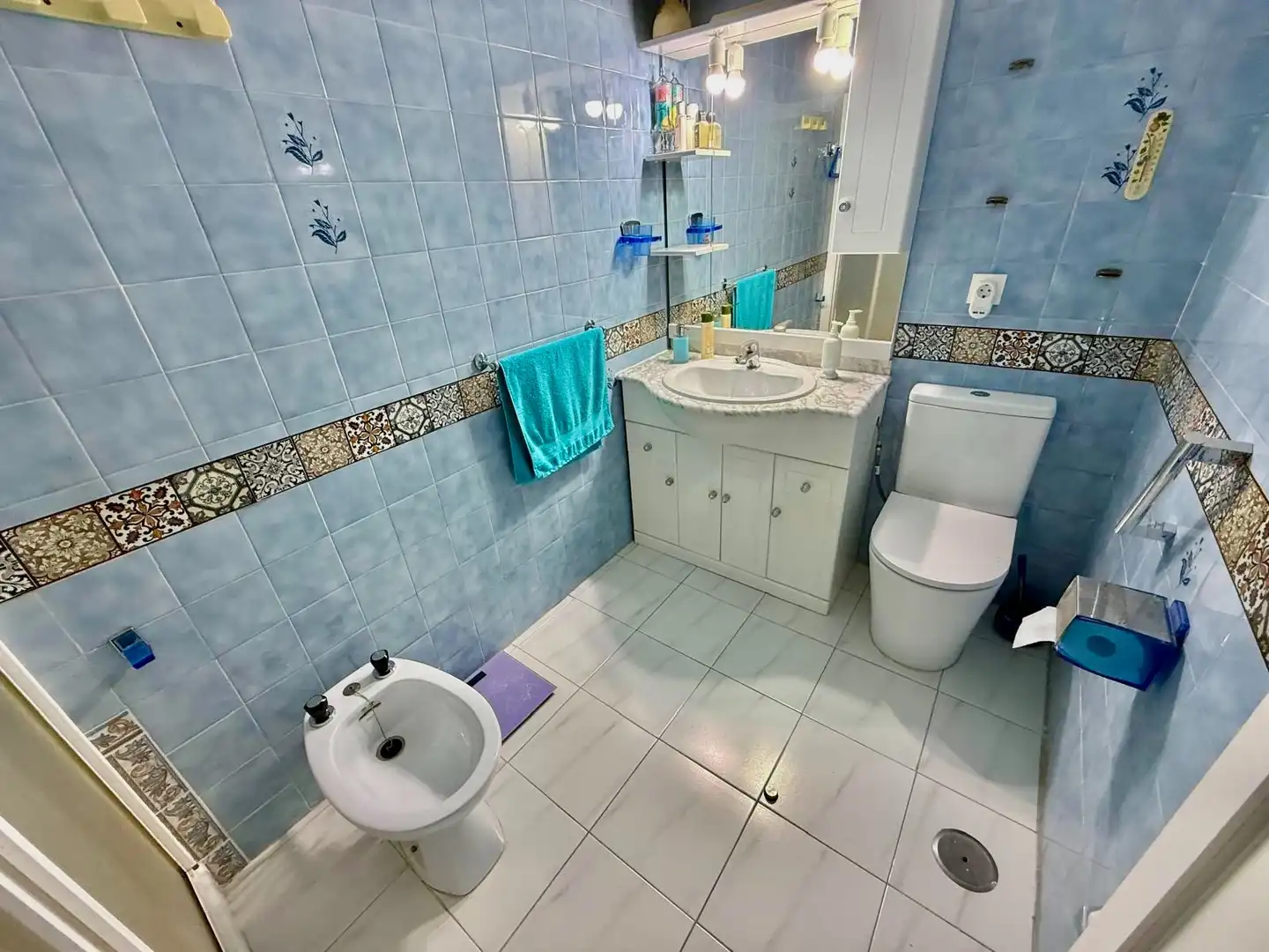 Bathroom of Flat for sale in Benidorm  with Swimming Pool, Furnished and Community pool