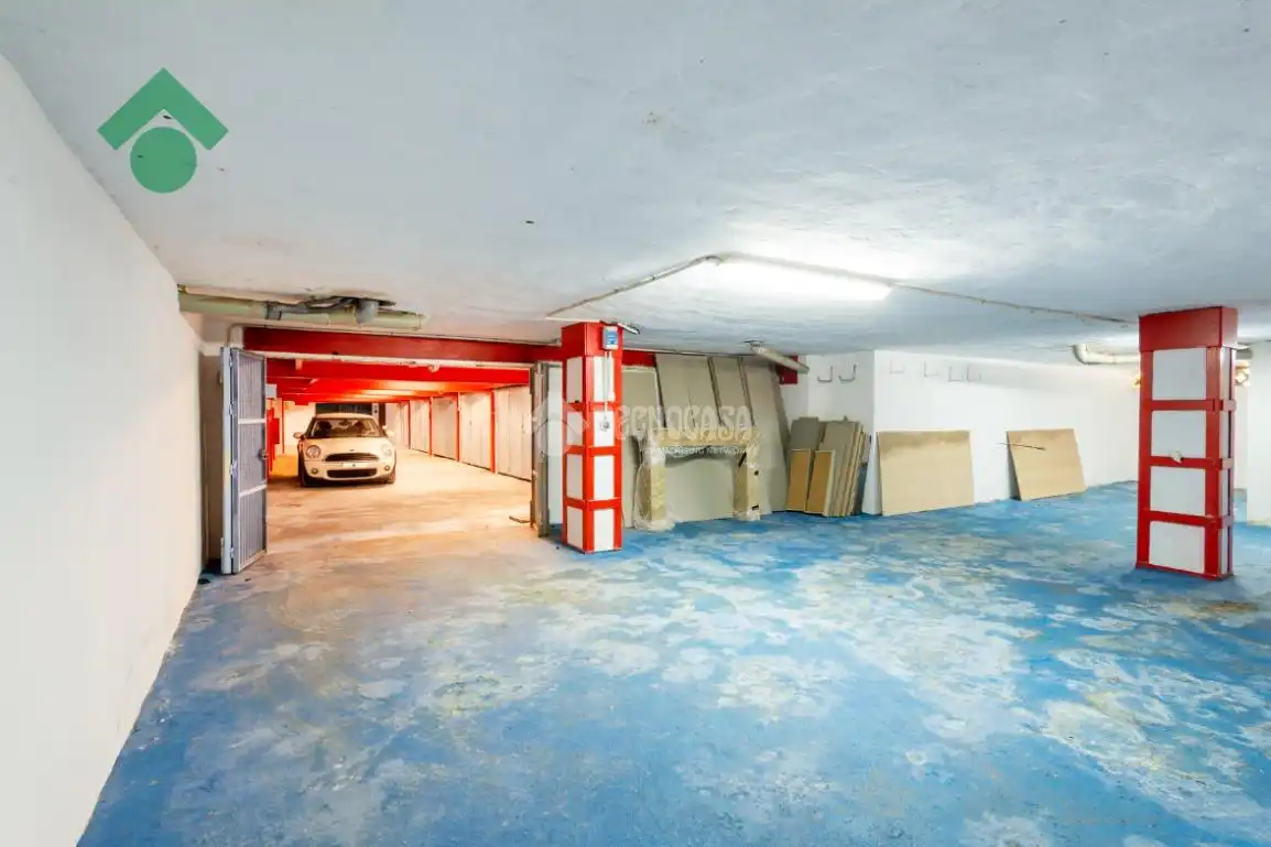 Parkplatz von Garage zum Verkauf in Nerja