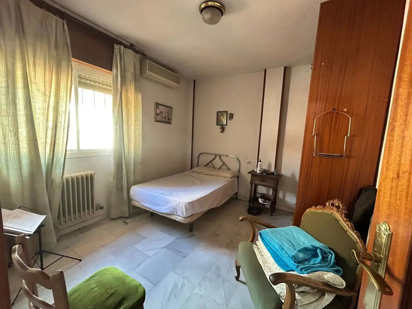 Habitación de Casa adosada en venta en Granada con Aire acondicionado, Calefacción y Terraza