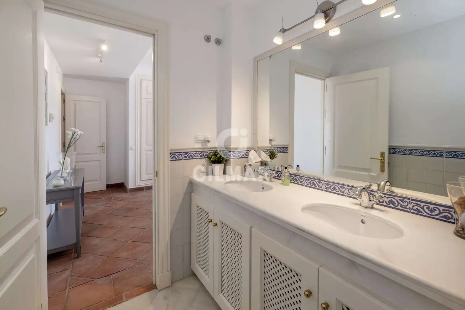 Baño de Casa adosada en venta en Benahavís con Calefacción y Piscina