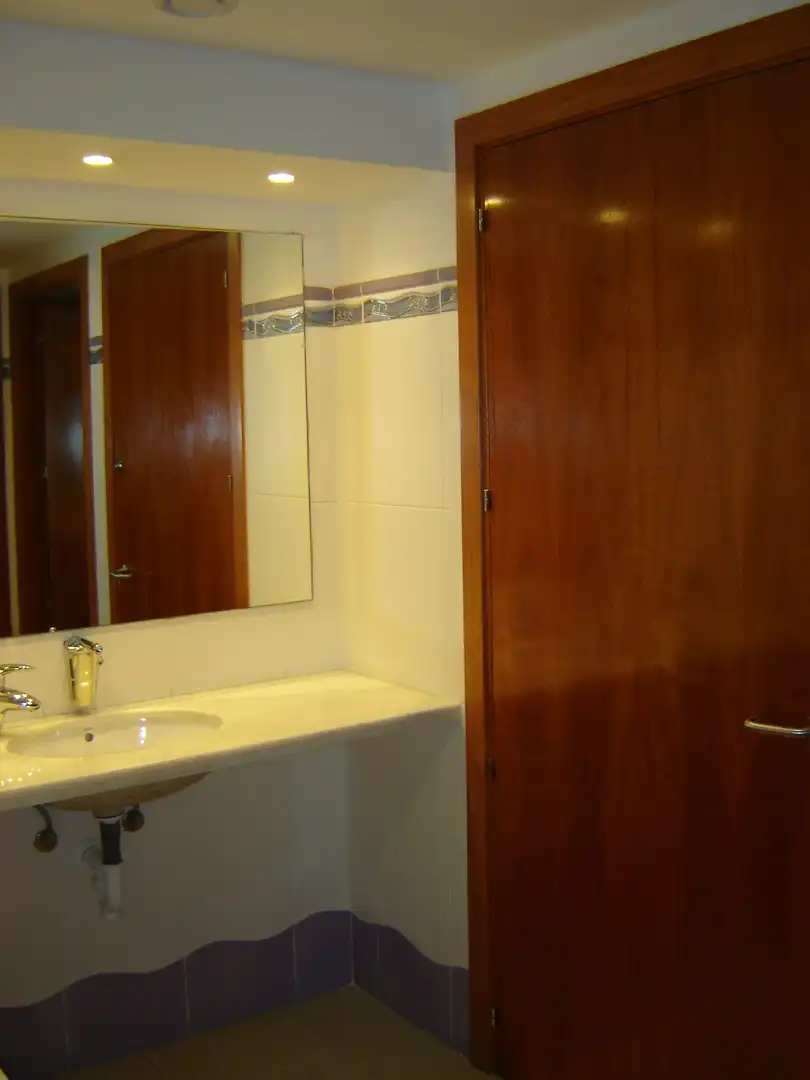 Baño de Oficina de alquiler en La Bisbal d'Empordà con Aire acondicionado y Calefacción
