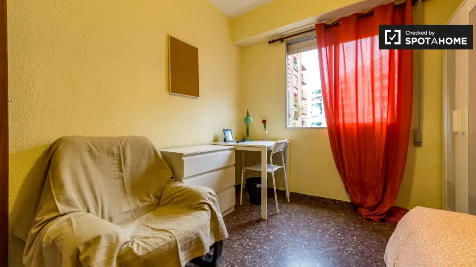Bedroom of Flat for rent in Valencia  with Air Conditioner, Heating and Furnished