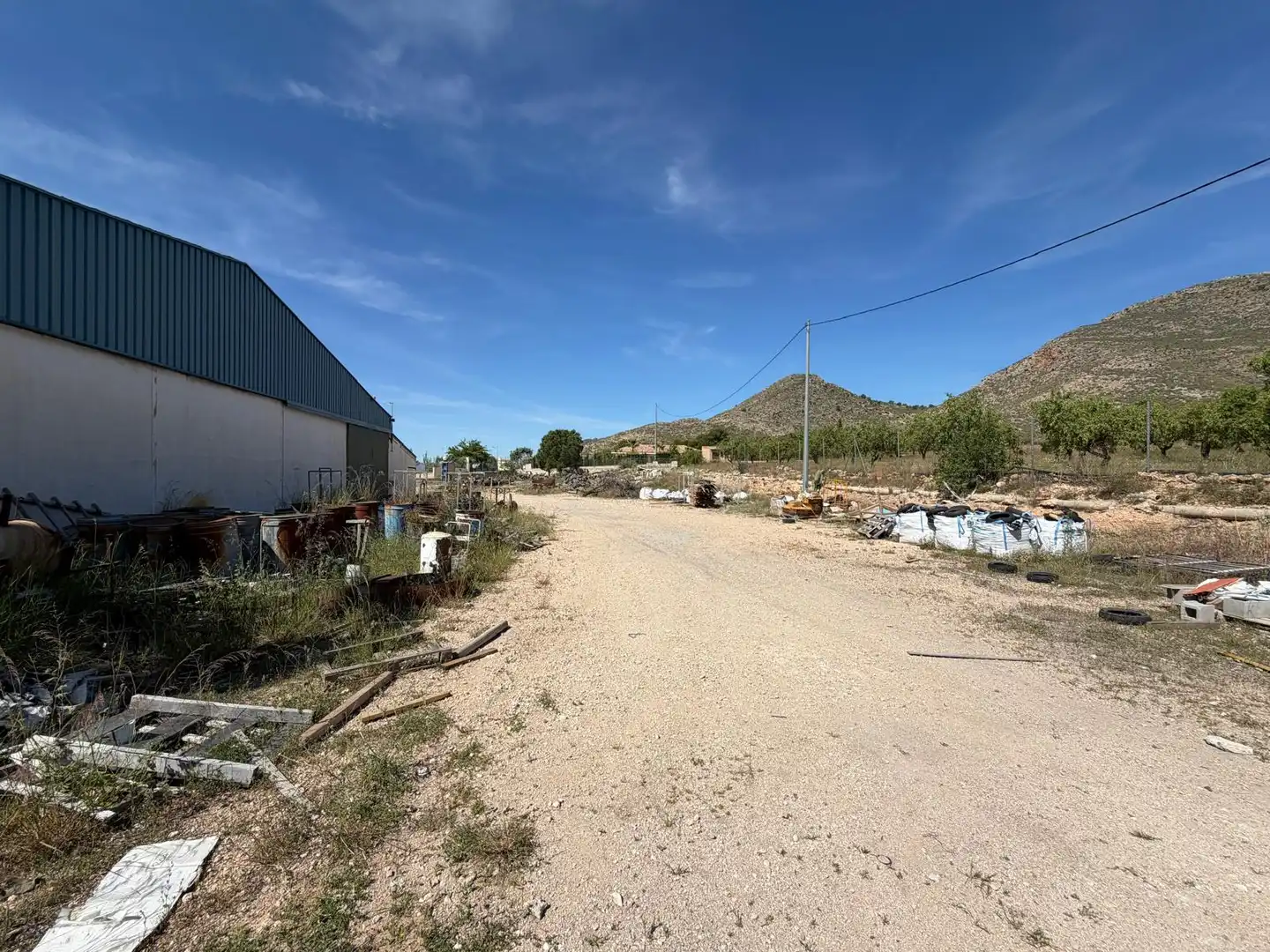 Außenansicht von Fabrikhallen zum Verkauf in Jumilla