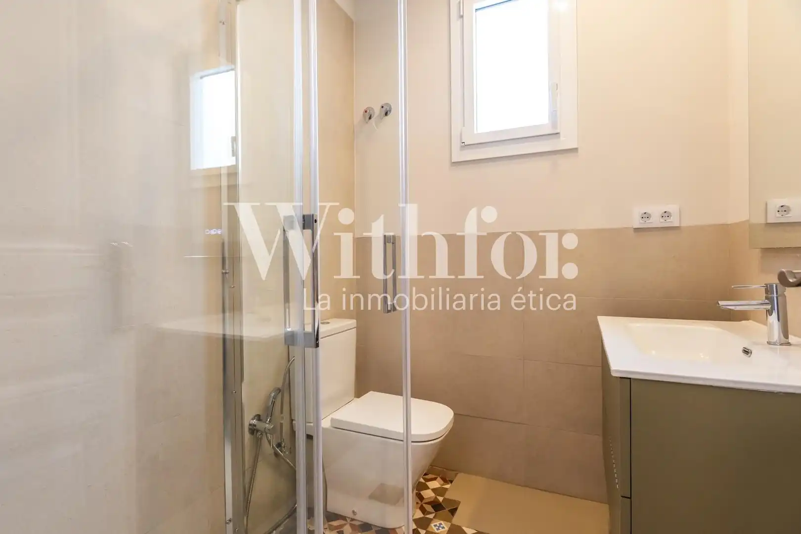 Appartamento con terrazza in affitto a Carrer de València, imagen 6
