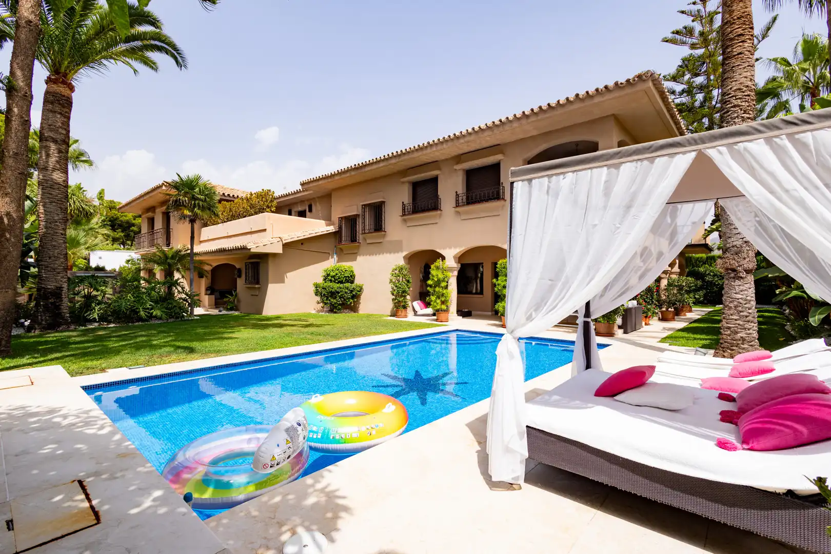 Piscina de Casa o xalet en venda en Marbella amb Aire condicionat, Jardí privat i Terrassa