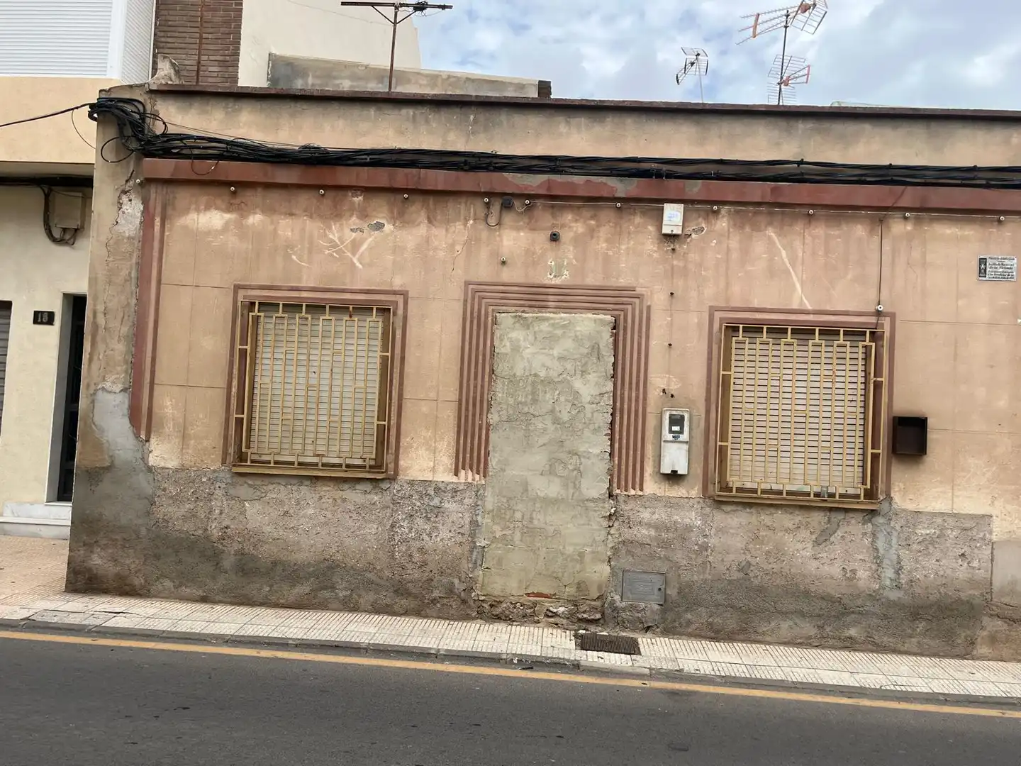 Vista exterior de Casa adosada en venda en Cartagena amb Traster