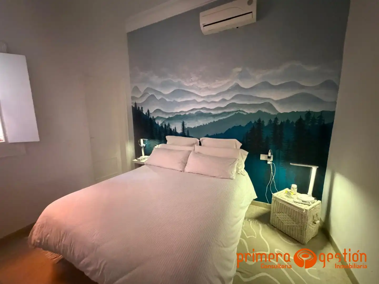 Bedroom of Houses for sale in Fuentes de Andalucía  with Air Conditioner, Terrace and Furnished