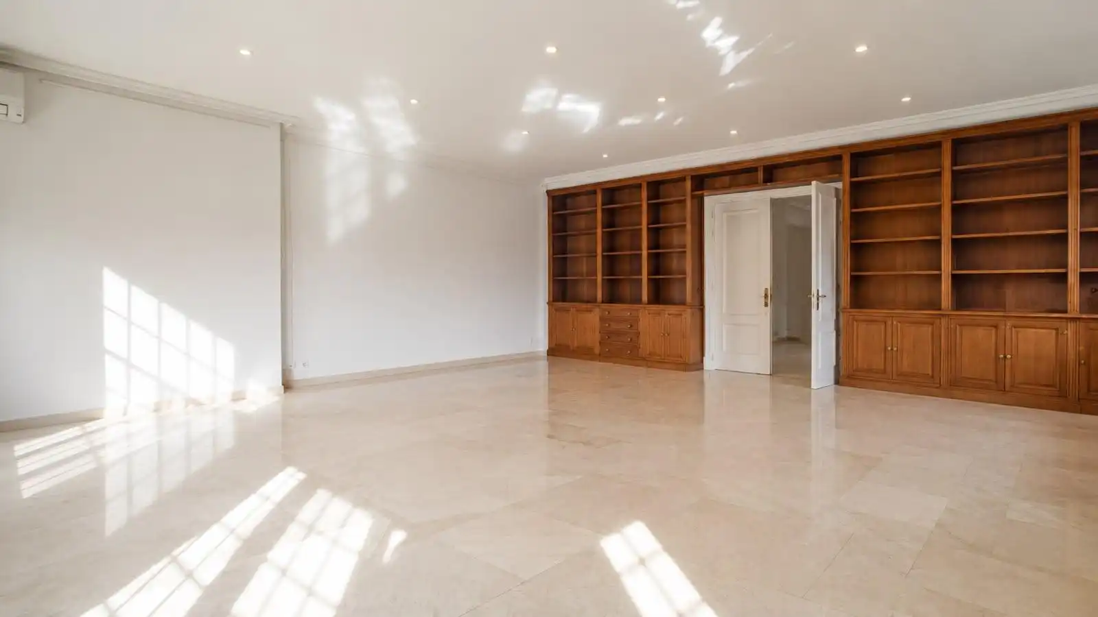 Living room of Detached homes for sale in Madrid  with Air Conditioner, Heating and Private garden