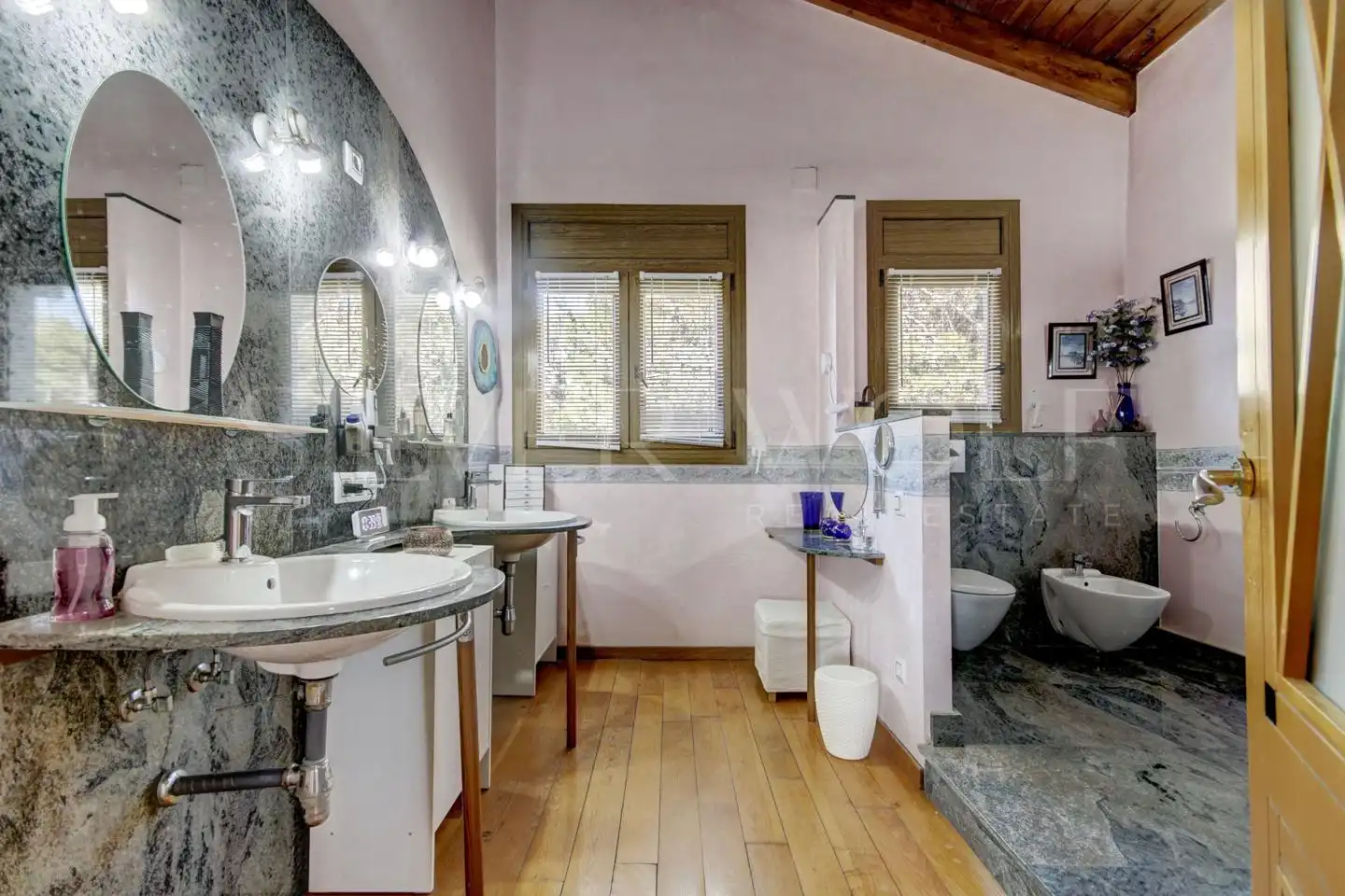 Baño de Casa o chalet en venta en Vallirana con Calefacción, Jardín privado y Parquet