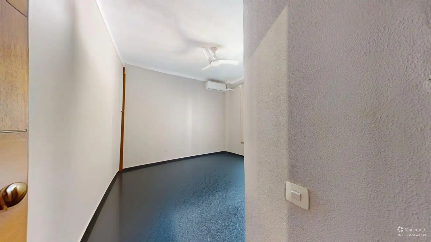 Flat for sale in Sevilla  with Air Conditioner, Terrace and Storage room