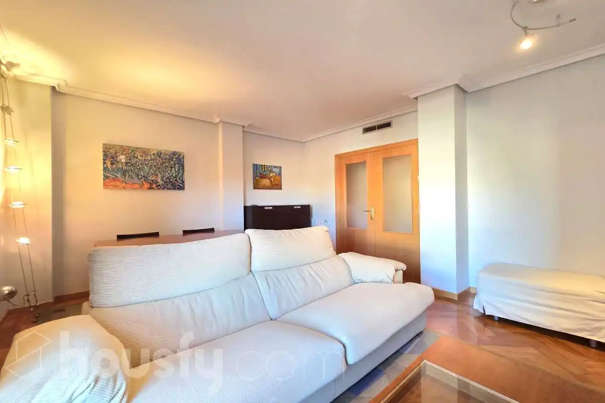Living room of Flat for rent in Madrid  with Air Conditioner, Heating and Parquet flooring