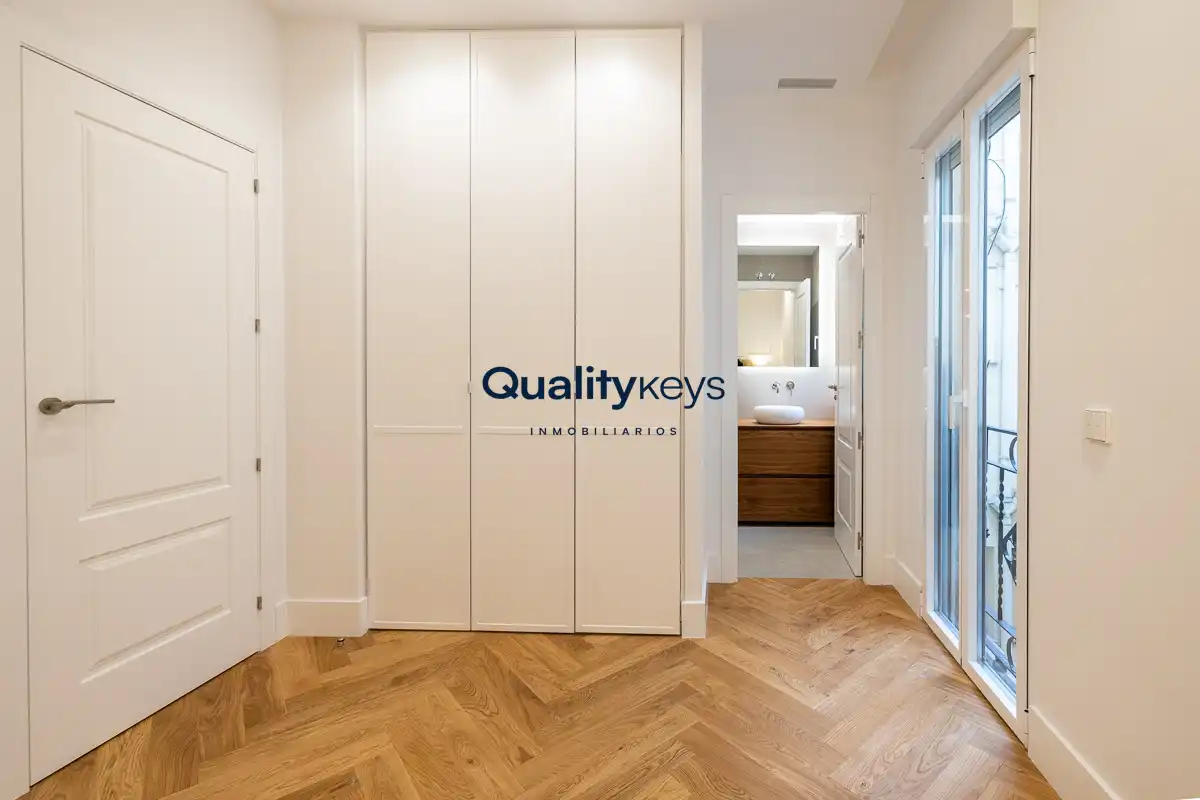 Flat for sale in Madrid  with Air Conditioner, Heating and Storage room
