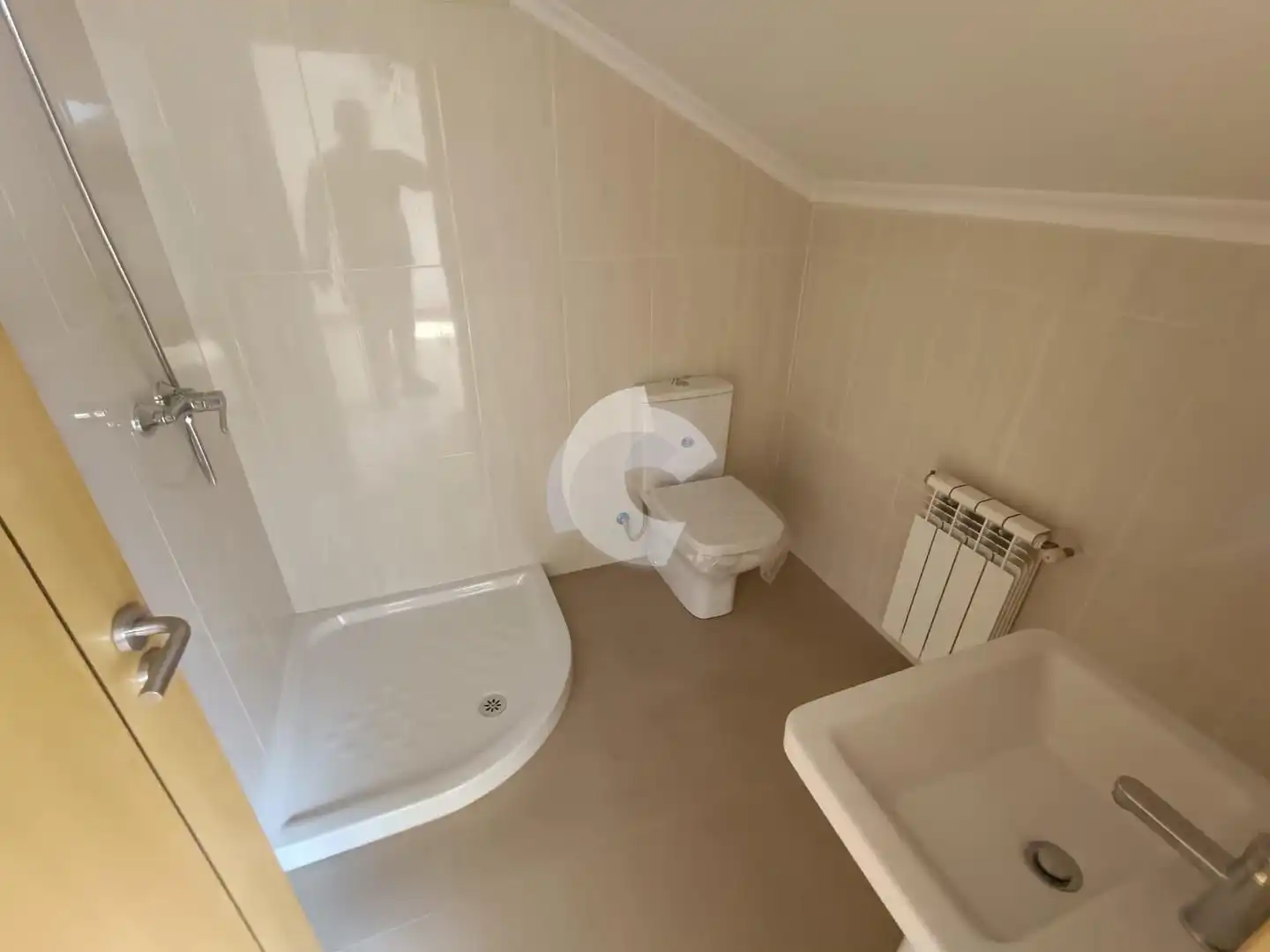 Badezimmer von Dachboden zum Verkauf in Ourense Capital  mit Heizung und Abstellraum