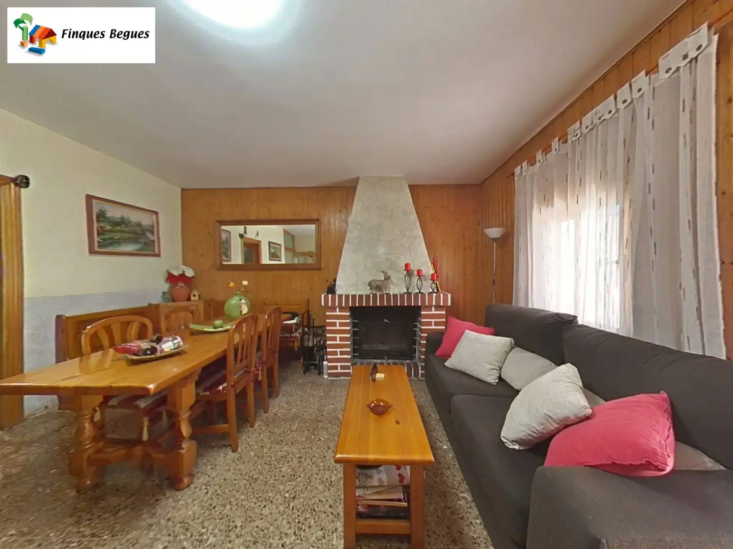 Sala d'estar de Finca rústica en venda en Begues amb Calefacció, Jardí privat i Moblat