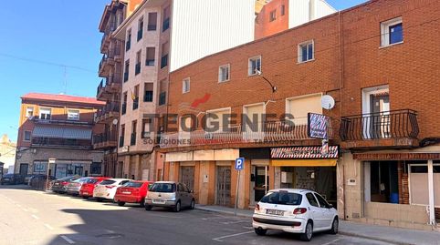 Edificio con locales comerciales en  Avda. principal de Tarancón