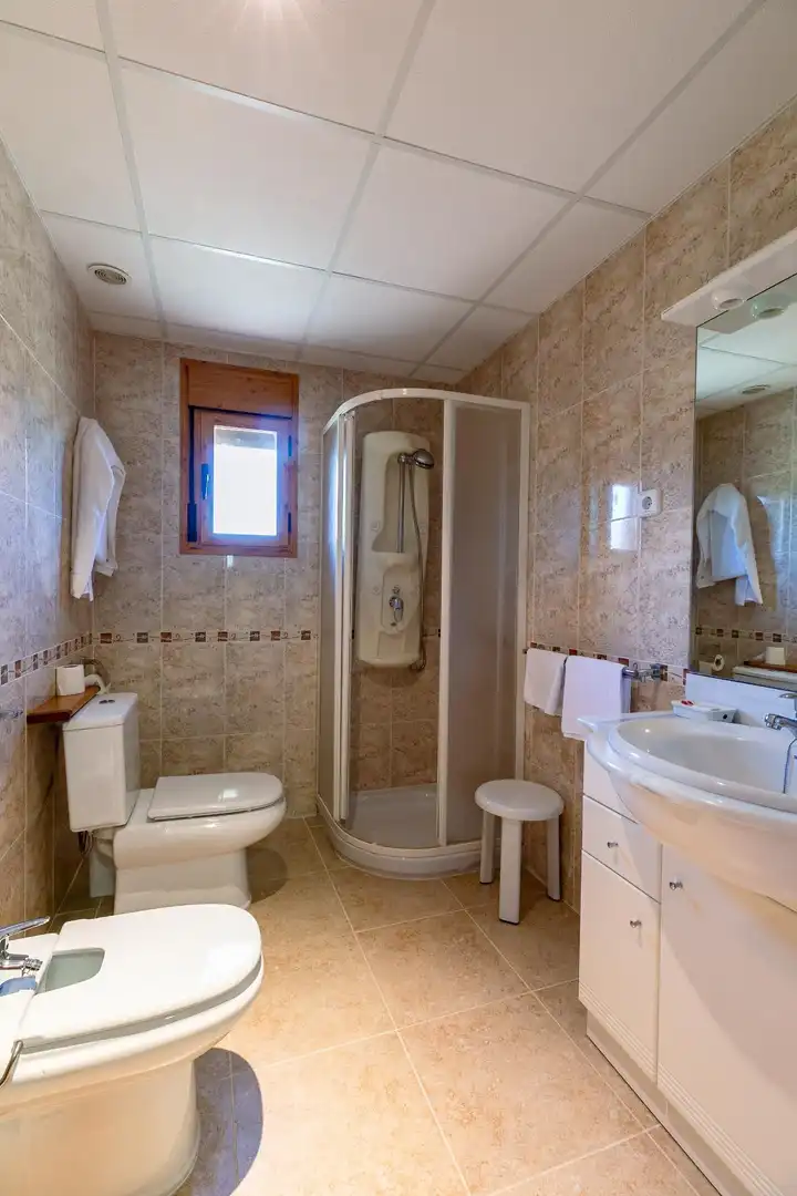 Badezimmer von Gebäude zum Verkauf in Puente la Reina de Jaca