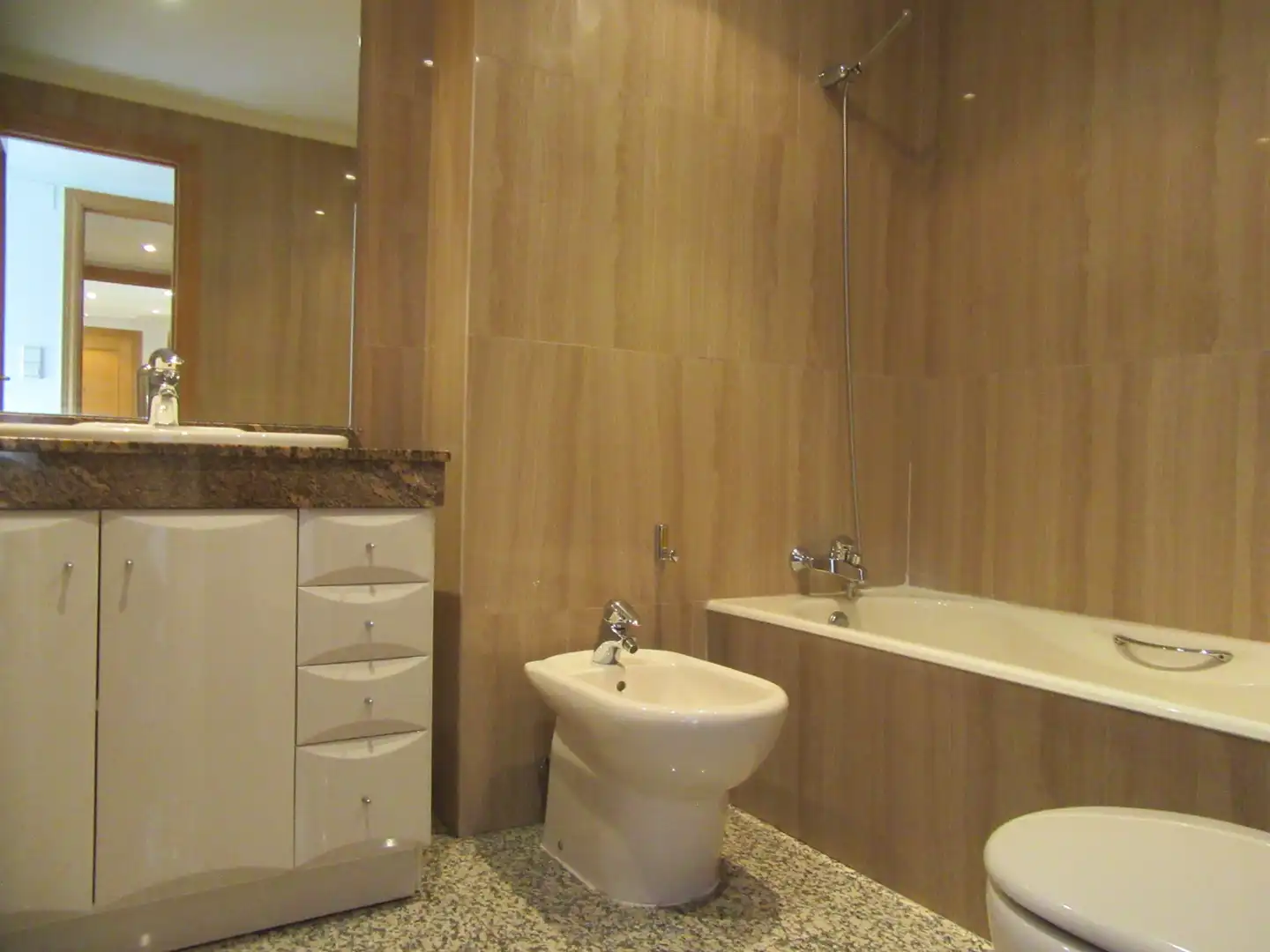 Baño de Piso de alquiler en Zaragoza con Calefacción, Terraza y Trastero