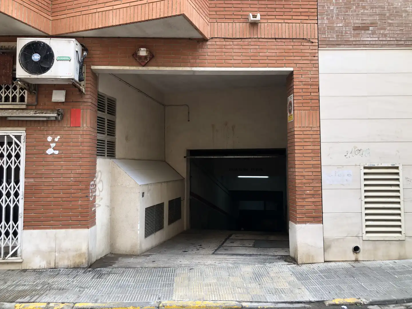 Aparcamiento en alquiler en Carrer de la Ribera d'Ebre 1, imagen 2