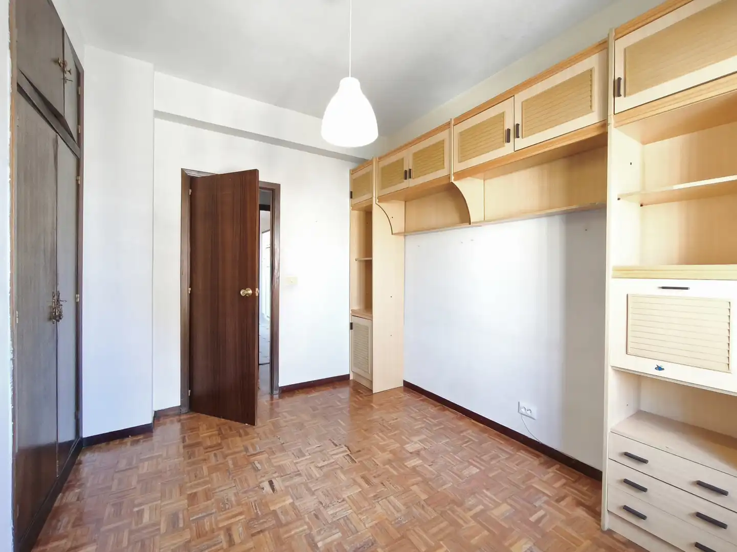 Habitación de Piso en venta en  Logroño con Calefacción, Terraza y Balcón