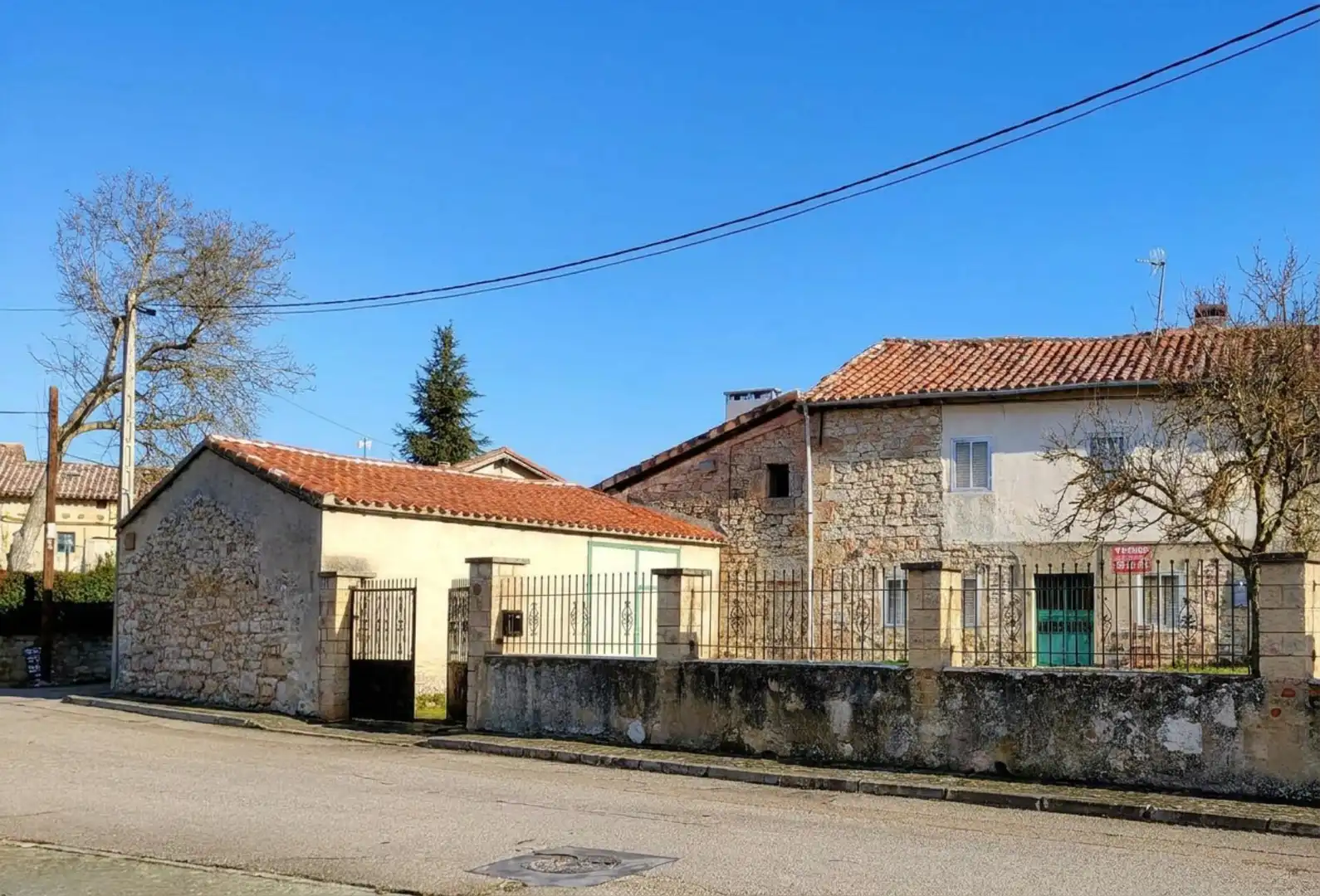Vista exterior de Casa adosada en venta en Atapuerca con Calefacción